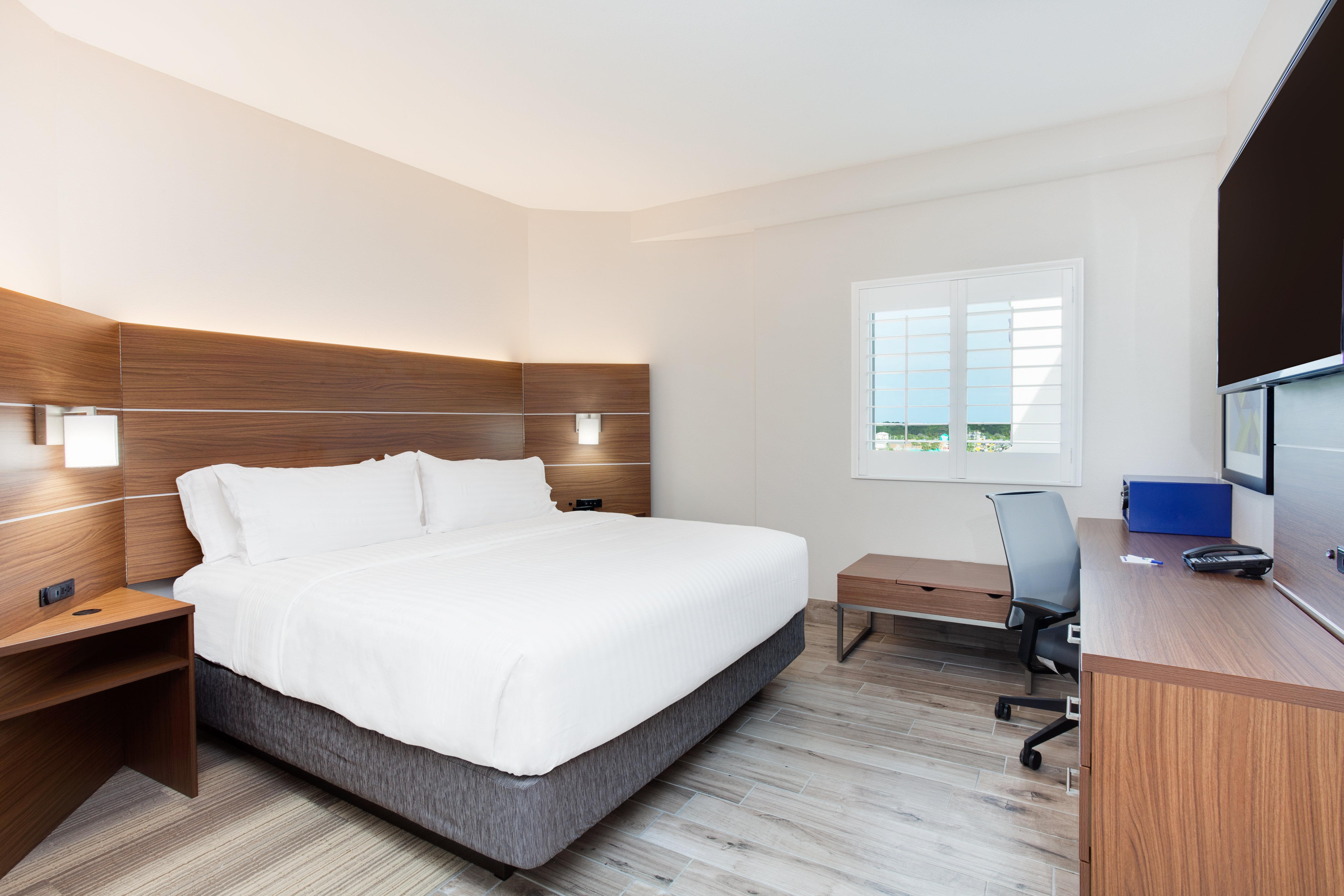 Holiday Inn Express & Suites Panama City Beach Beachfront By Ihg מראה חיצוני תמונה