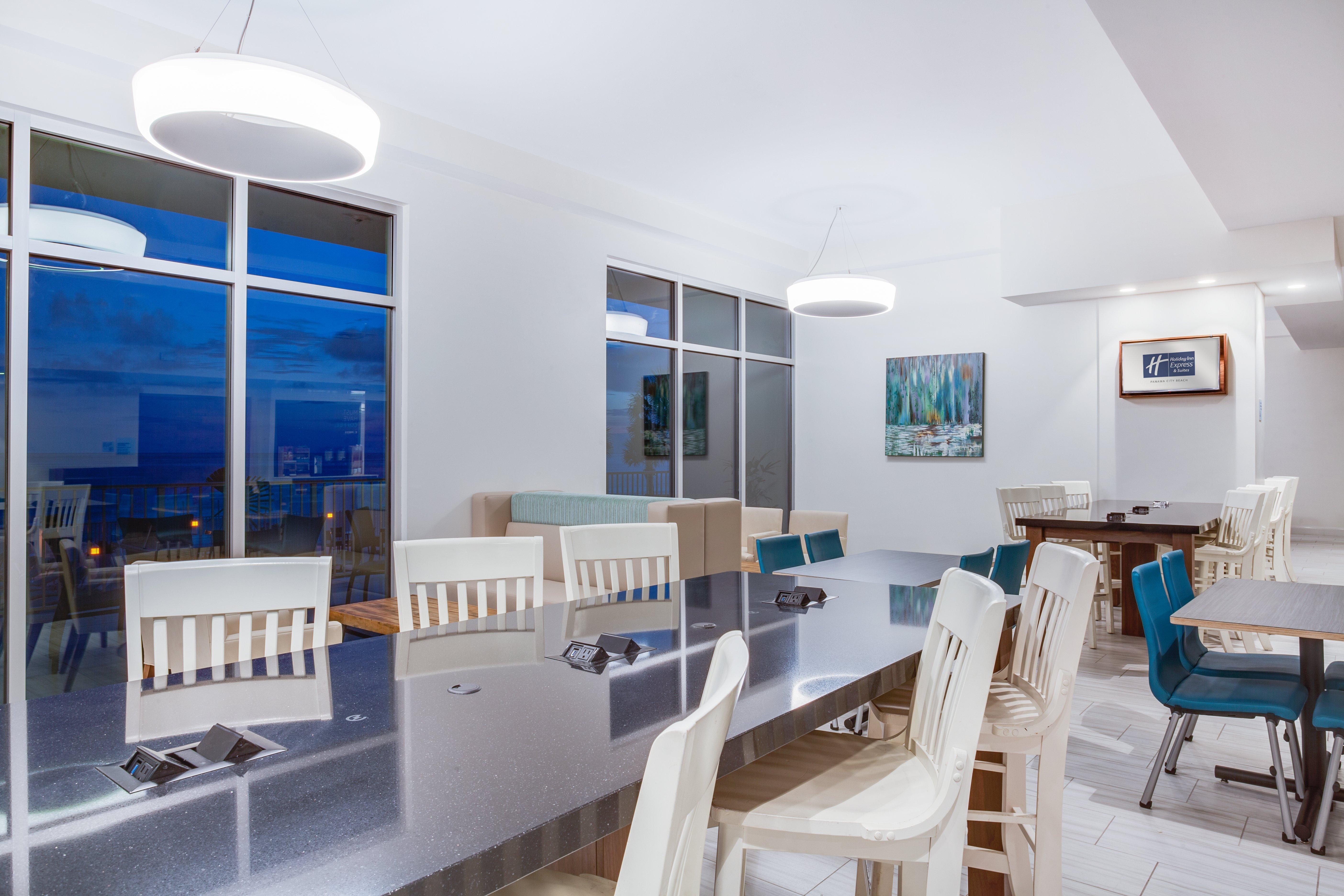 Holiday Inn Express & Suites Panama City Beach Beachfront By Ihg מראה חיצוני תמונה
