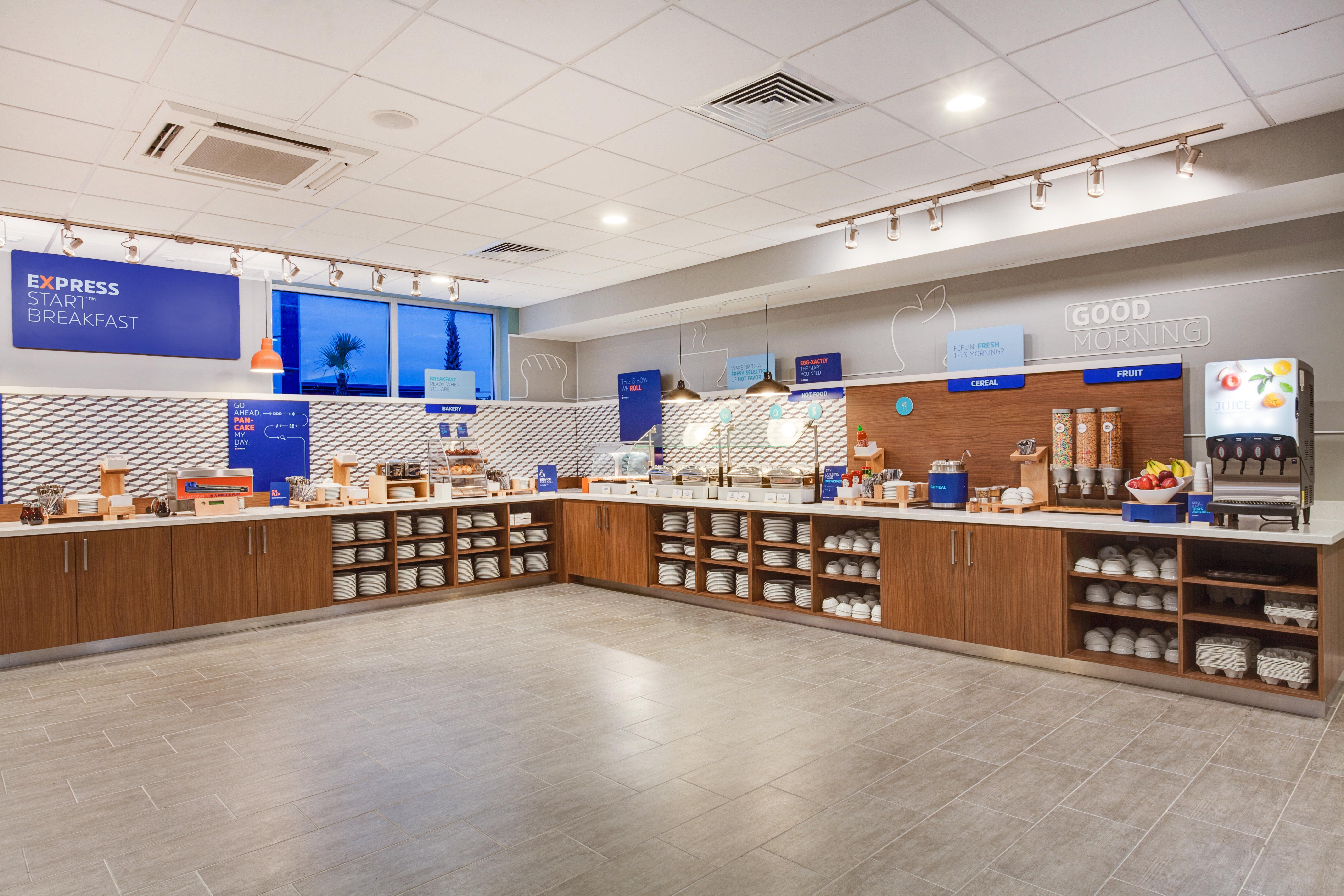 Holiday Inn Express & Suites Panama City Beach Beachfront By Ihg מראה חיצוני תמונה