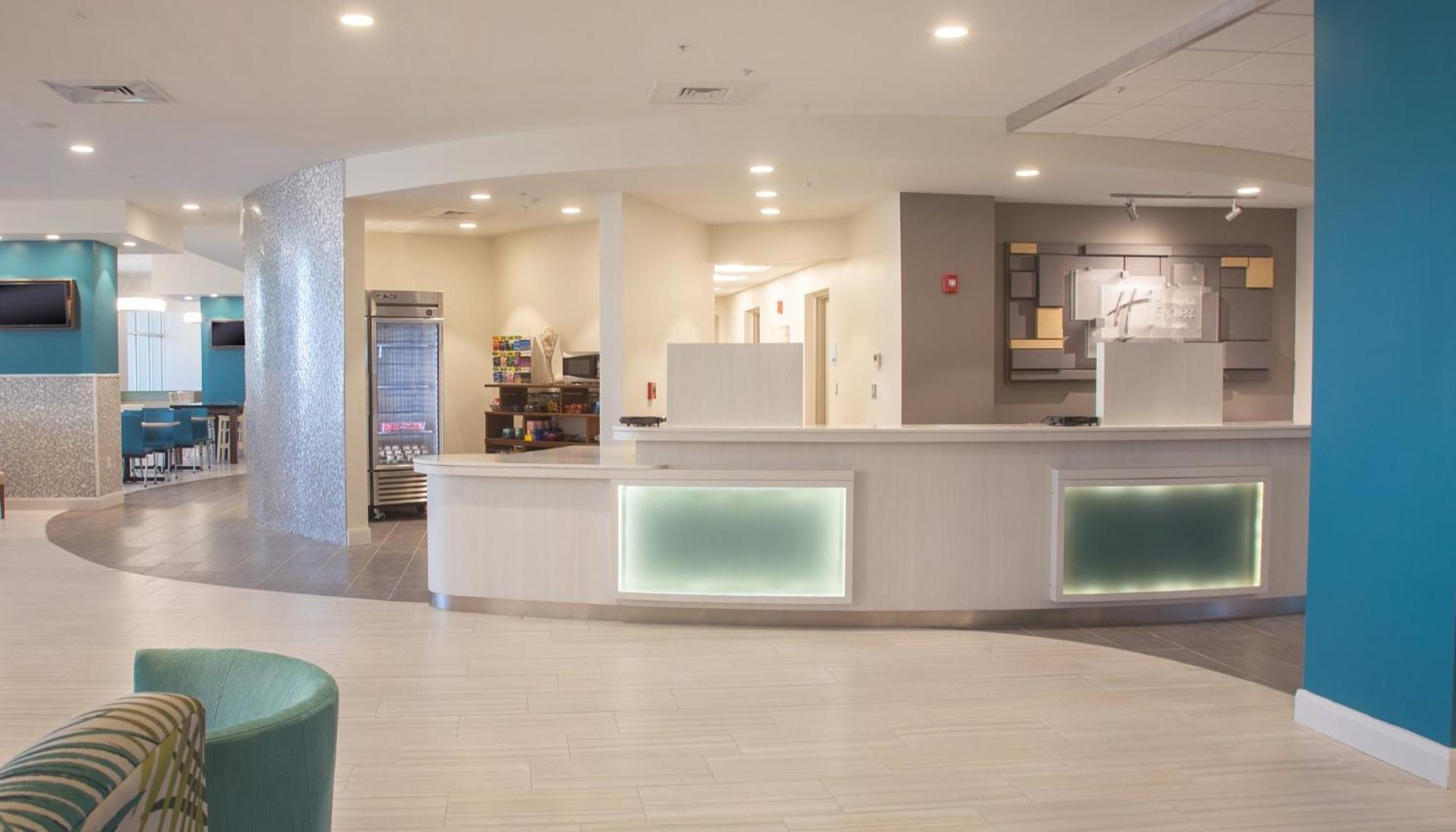 Holiday Inn Express & Suites Panama City Beach Beachfront By Ihg מראה חיצוני תמונה