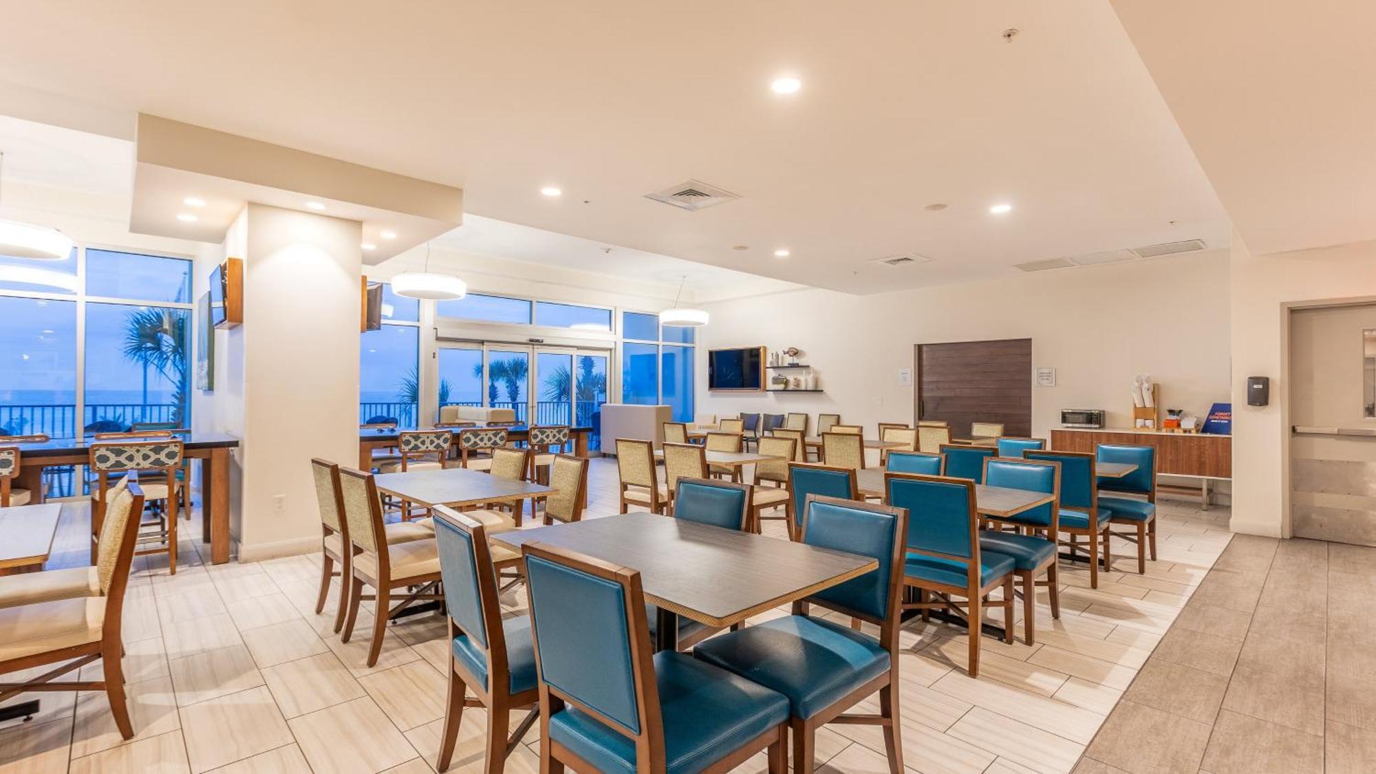 Holiday Inn Express & Suites Panama City Beach Beachfront By Ihg מראה חיצוני תמונה
