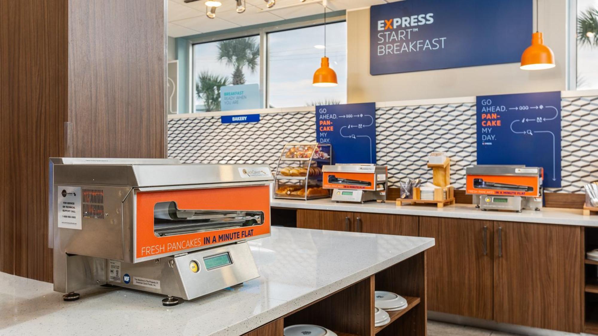 Holiday Inn Express & Suites Panama City Beach Beachfront By Ihg מראה חיצוני תמונה